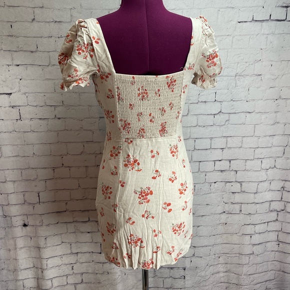 Bardot Lucinta Mini Dress In Beige Floral size 6 / small - Picture 3 of 5